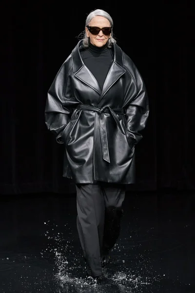 Look 11